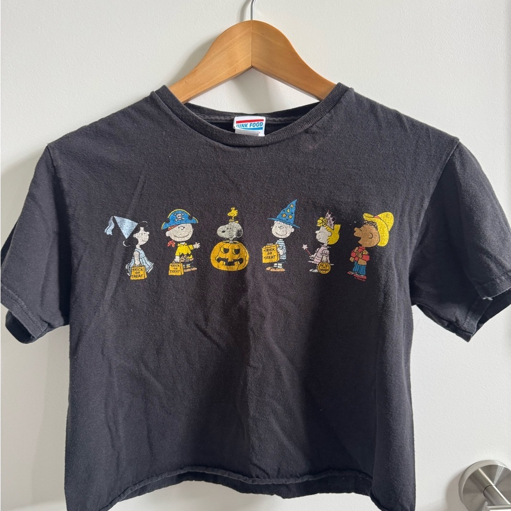 Junk Food Clothing women’s vintage looking -PEANUTS -  Halloween T-Shirt - Black